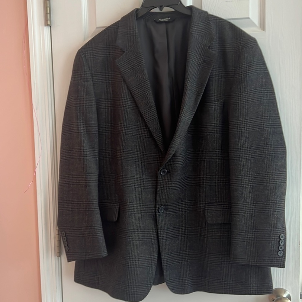 Jos A Bank men’s sport coat- blazer. Gray, black and burgundy. NWOT SIZE 48R